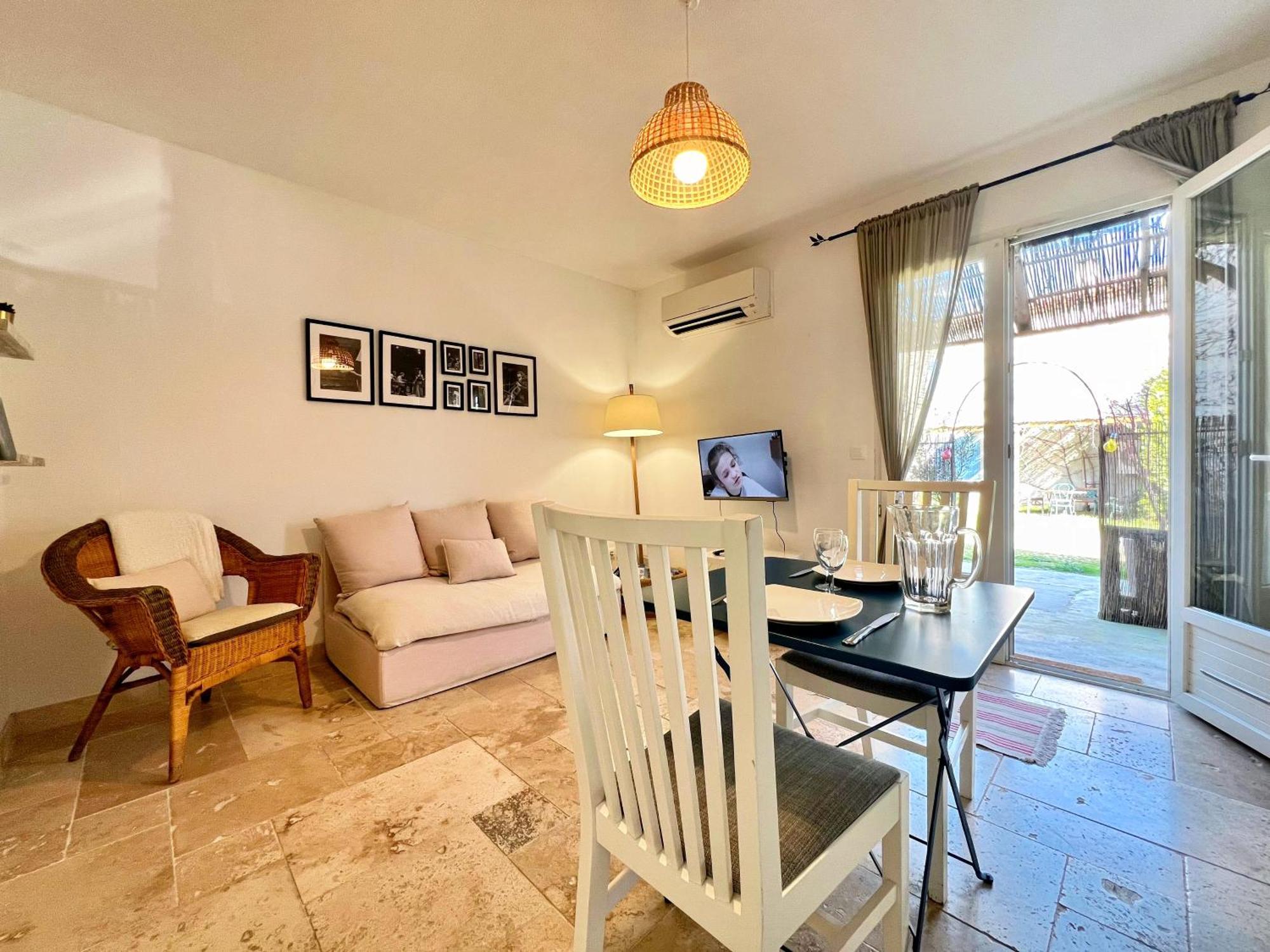 Apartment Lou Maestoso - Cosy, Campagne, Clim, 2 Personnes *
